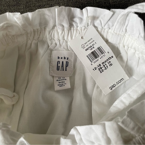 Baby Gap White Eyelet Ruffle Romper 12-18 months - Picture 2 of 9